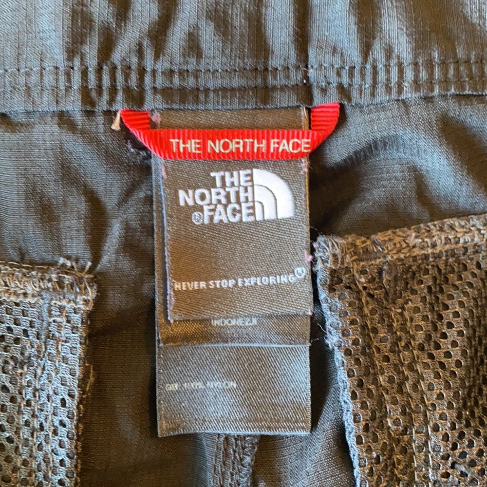 Excellent condition black north face shorts - Picture 6 of 6
